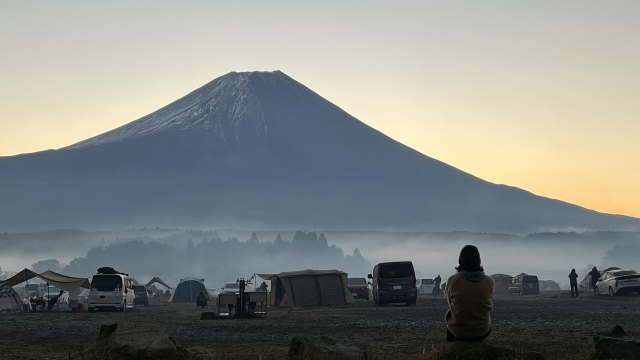 キャンプで人生が充実している女性